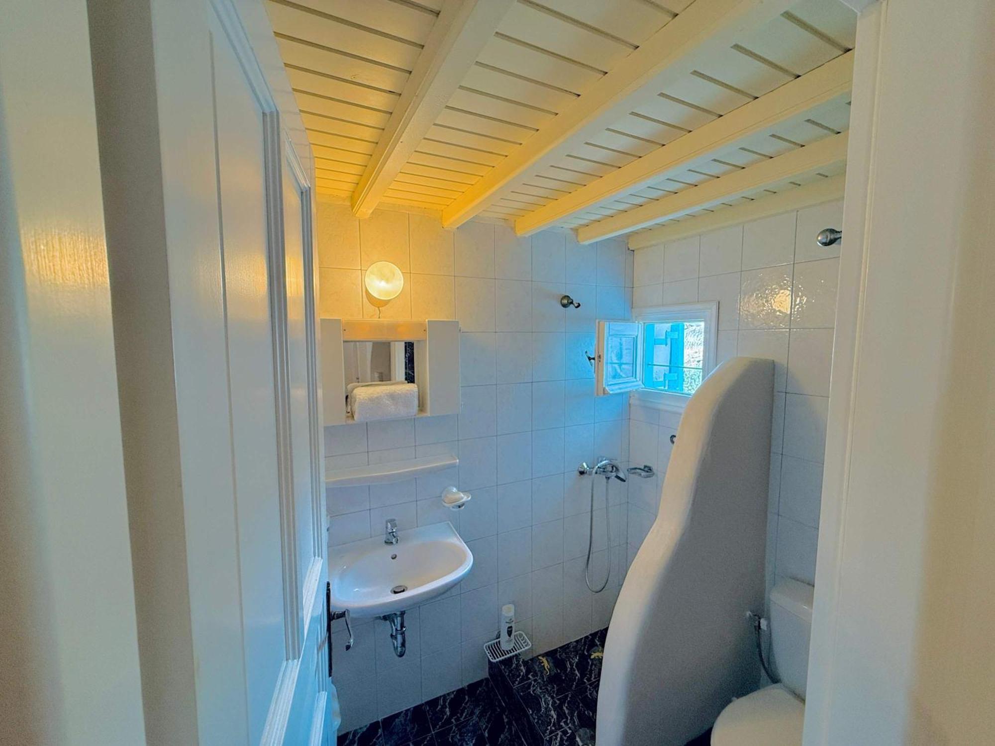 Apartment Stylish 2 Bd Escape With Patio At